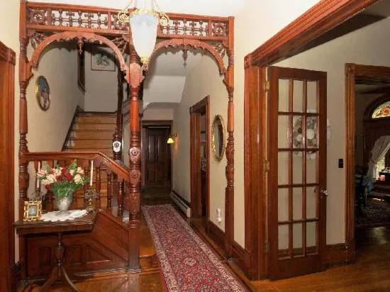 Victorian Loft B & B hotel detail image 4