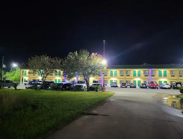 Scottish Inn & Suites hotel detail image 1