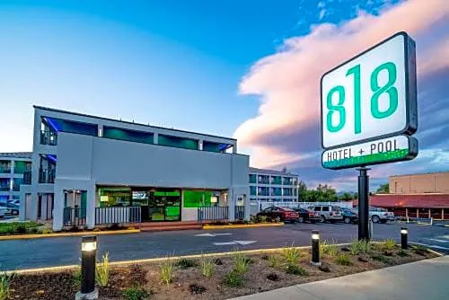 818 Hotel + Pool, Ascend Hotel Collection by Choice hotel hero