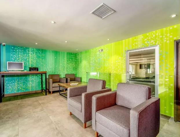 Comfort Inn Woodland Hills hotel detail image 4