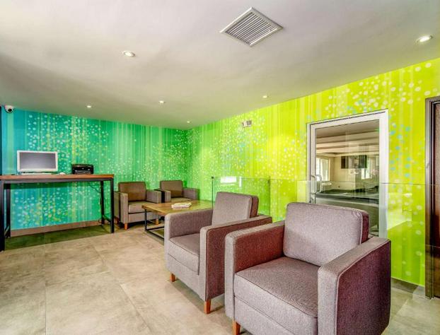 Comfort Inn Woodland Hills hotel detail image 4