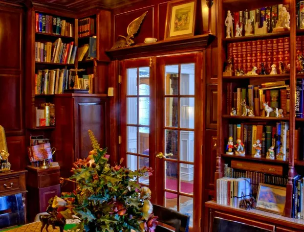 Big Yellow Inn hotel detail image 4