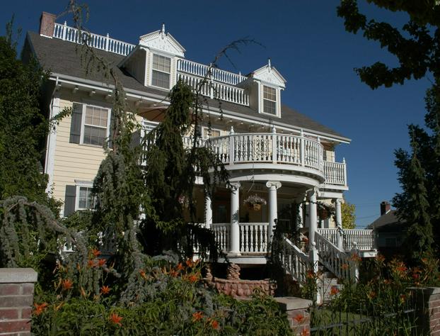 Big Yellow Inn hotel detail image 2