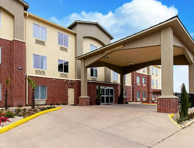 Comfort Inn and Suites Fredericksburg hotel detail image 1