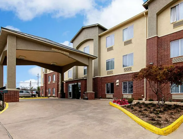 Comfort Inn and Suites Fredericksburg hotel detail image 1