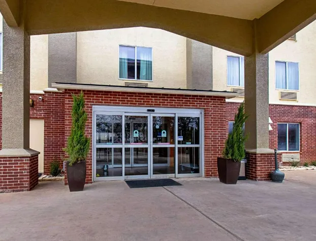 Comfort Inn and Suites Fredericksburg hotel detail image 2