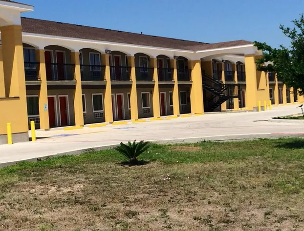 Super 8 by Wyndham San Antonio Near Fort Sam Houston hotel detail image 3