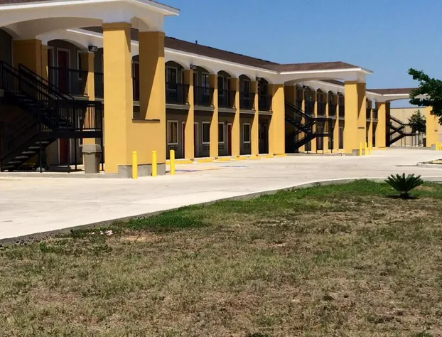 Super 8 by Wyndham San Antonio Near Fort Sam Houston hotel detail image 2