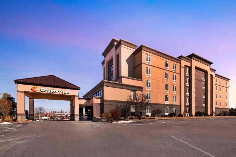 Comfort Inn Manchester Airport hotel hero