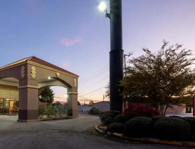 Red Roof Inn & Suites Oxford hotel detail image 1