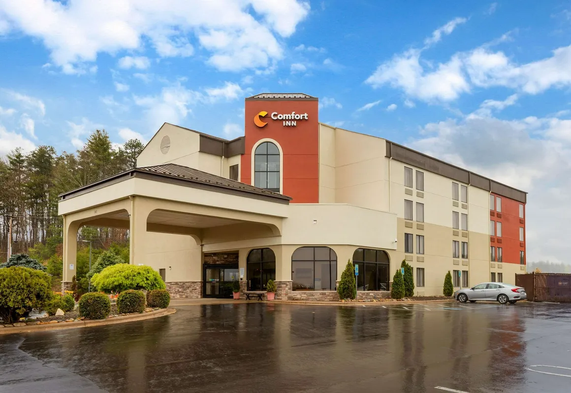 Comfort Inn North of Asheville hotel hero