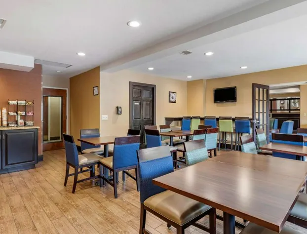 Comfort Inn Biltmore West hotel detail image 4