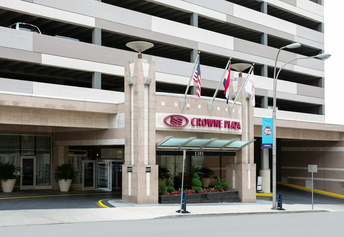 Crowne Plaza Kansas City Downtown by IHG hotel hero