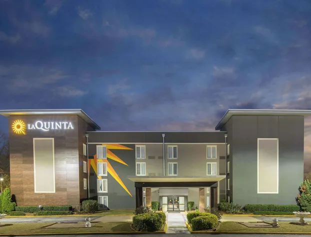 La Quinta Inn & Suites by Wyndham Atlanta Airport South hotel detail image 2
