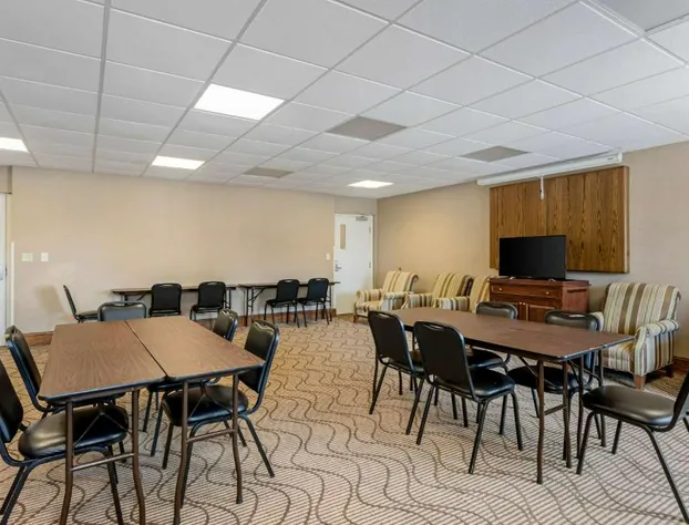 Comfort Inn & Suites Dover near Speedway hotel detail image 4