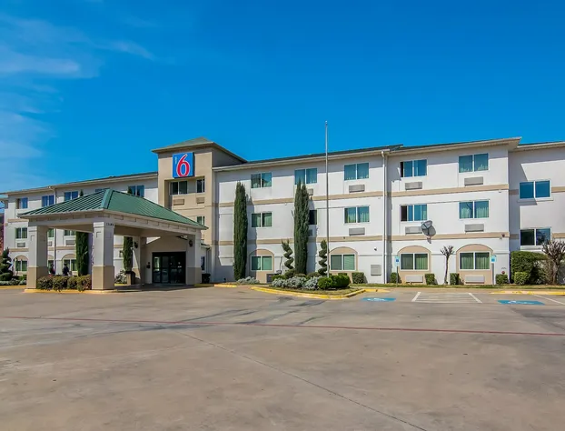 Motel 6 Dallas, TX - North - Richardson hotel detail image 4