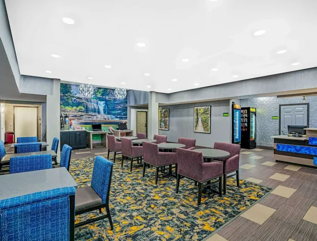La Quinta Inn & Suites by Wyndham Cookeville hotel detail image 4