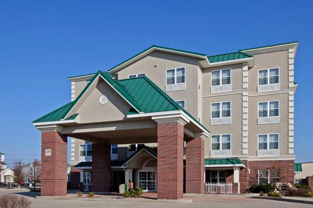 Country Inn & Suites by Radisson, Elkhart North, IN hotel hero