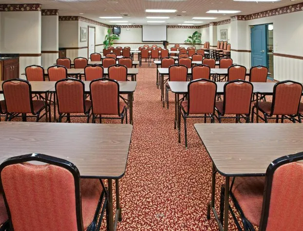 Country Inn & Suites by Radisson, Elkhart North hotel detail image 3