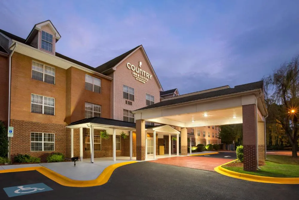 Country Inn & Suites by Radisson, Charlotte University Place, NC hotel hero