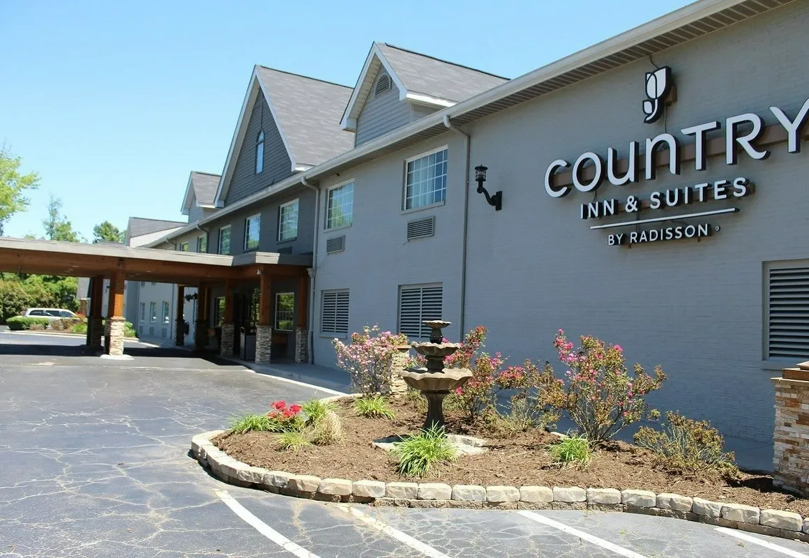 Country Inn & Suites by Radisson, Charlotte I-85 Airport, NC hotel hero