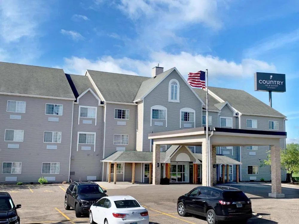 Country Inn & Suites by Radisson, Owatonna, MN hotel hero