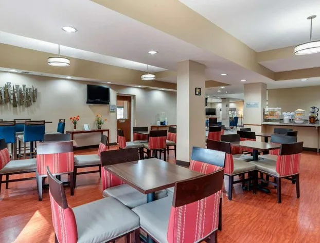 Comfort Suites Jacksonville Airport hotel detail image 4