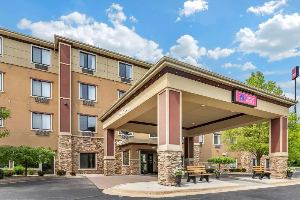 Comfort Suites Grand Rapids North hotel hero
