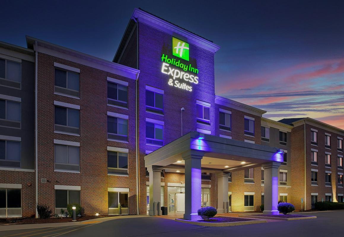 Holiday Inn Express And Suites Milwaukee Nw Park Place by IHG hotel hero