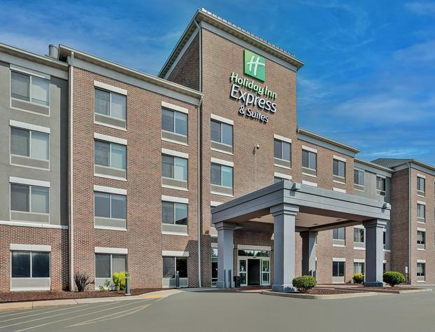 Holiday Inn Express And Suites Milwaukee Nw Park Place by IHG hotel detail image 1