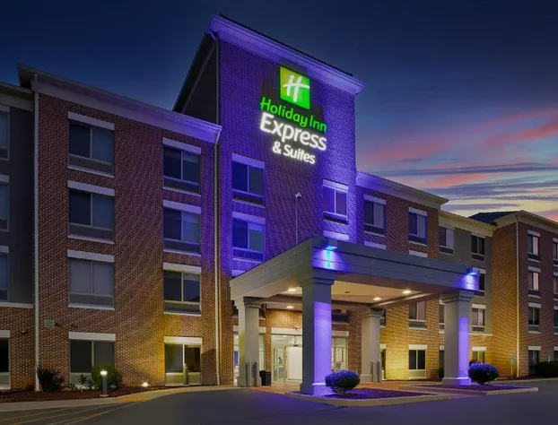 Holiday Inn Express & Suites Milwaukee Nw Park Place by IHG hotel detail image 1