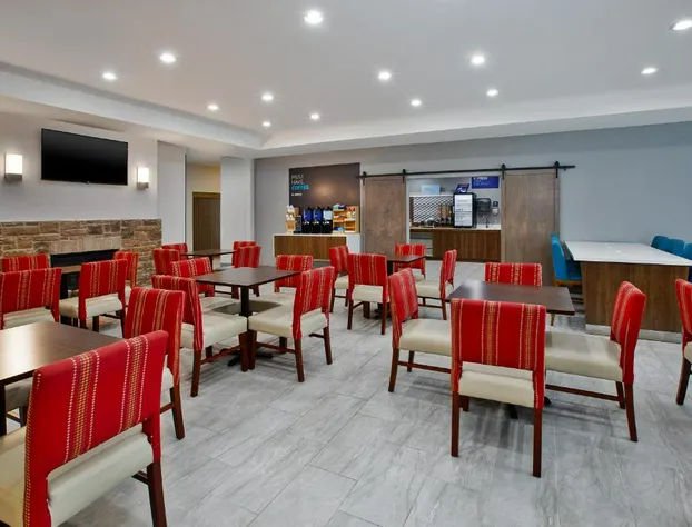 Holiday Inn Express & Suites Milwaukee Nw Park Place by IHG hotel detail image 3