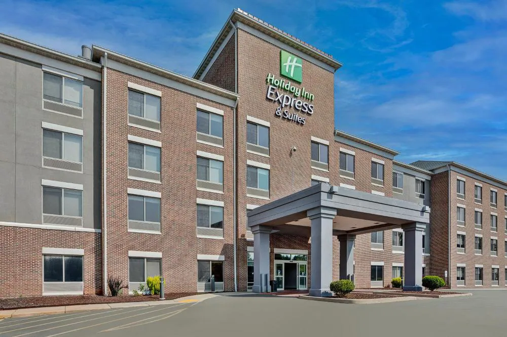 Holiday Inn Express & Suites Milwaukee Nw Park Place by IHG hotel hero