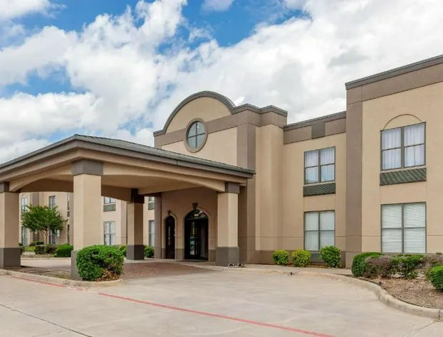 Quality Suites Sherman hotel detail image 1