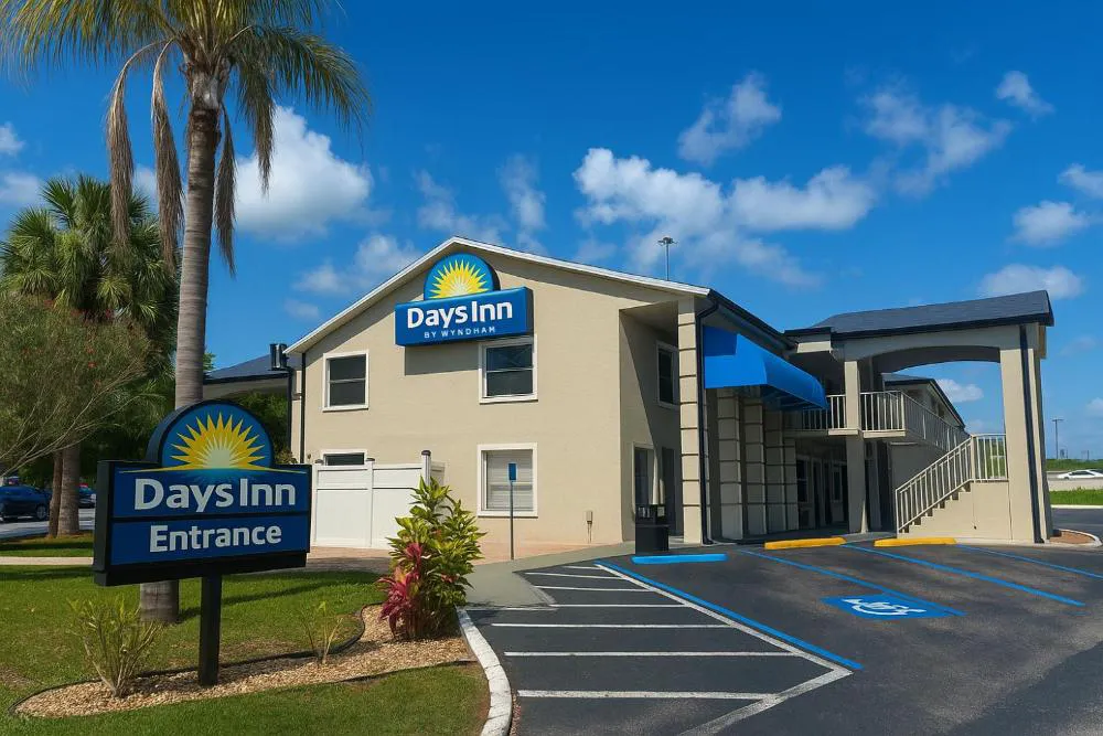 Days Inn by Wyndham Bradenton I-75 hotel hero
