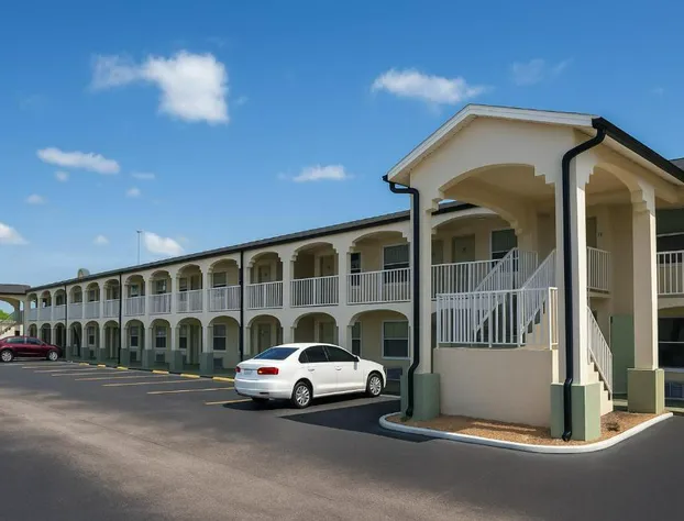 Days Inn by Wyndham Bradenton I-75 hotel detail image 2