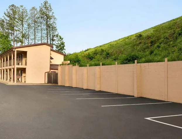 Days Inn by Wyndham Cartersville hotel detail image 4