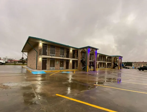 Days Inn by Wyndham Forest hotel detail image 2