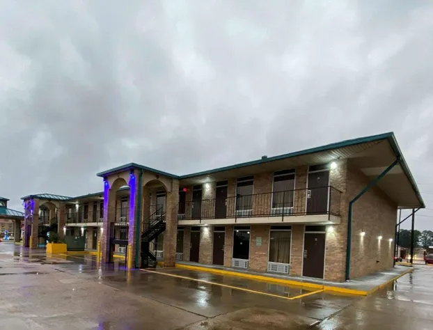 Days Inn by Wyndham Forest hotel detail image 3