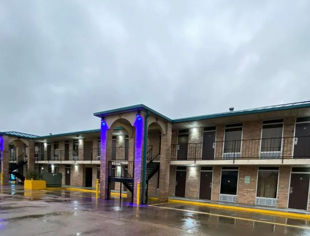 Days Inn by Wyndham Forest hotel detail image 4