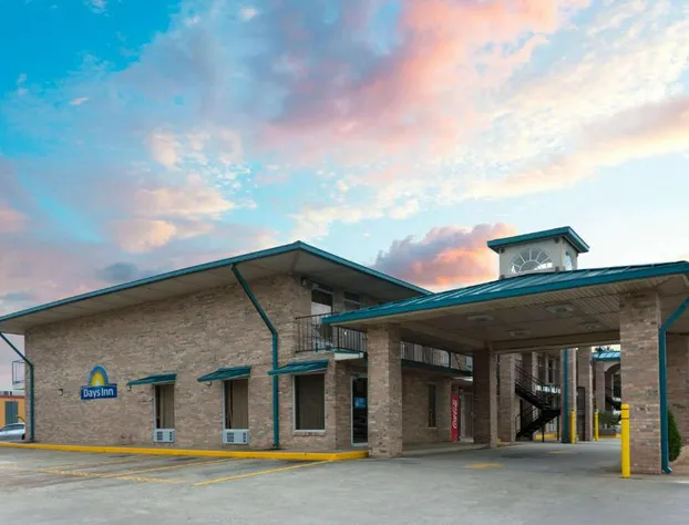 Days Inn by Wyndham Forest hotel detail image 1