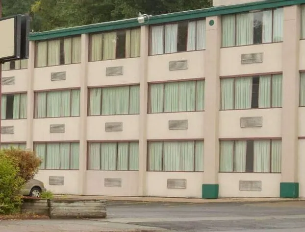 Schenectady Inn & Suites hotel detail image 1