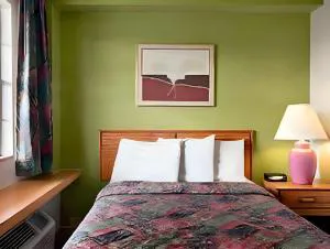 Days Inn by Wyndham West Memphis hotel hero