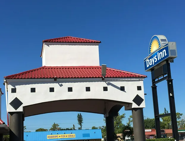 Days Inn by Wyndham Fort Myers hotel detail image 1