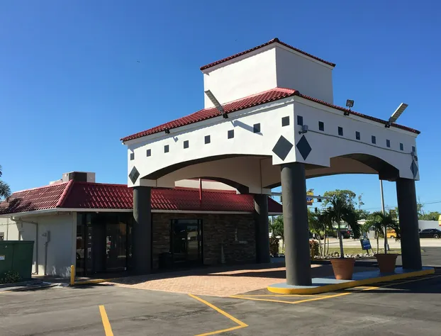 Days Inn by Wyndham Fort Myers hotel detail image 2