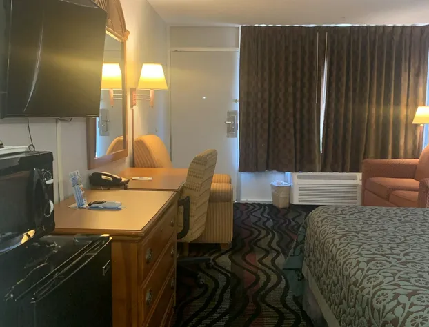 Days Inn by Wyndham Fort Myers hotel detail image 4