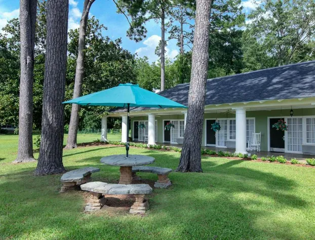 Days Inn by Wyndham Natchez hotel detail image 2