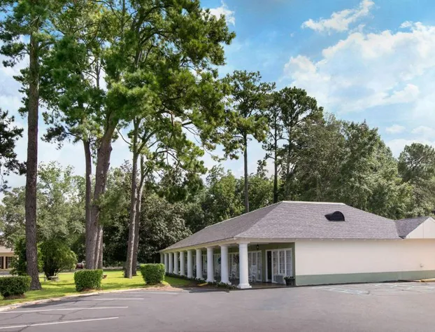 Days Inn by Wyndham Natchez hotel detail image 3