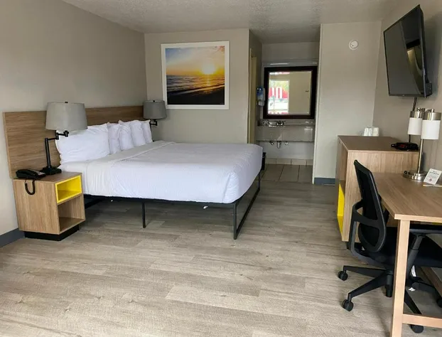 Days Inn by Wyndham Brunswick/St. Simons Area hotel detail image 3