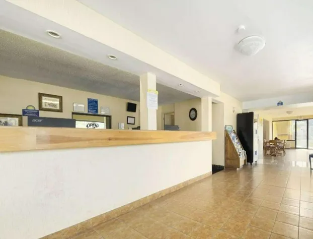 Days Inn by Wyndham Brunswick/St. Simons Area hotel detail image 1